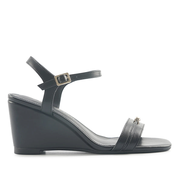 Naema Black