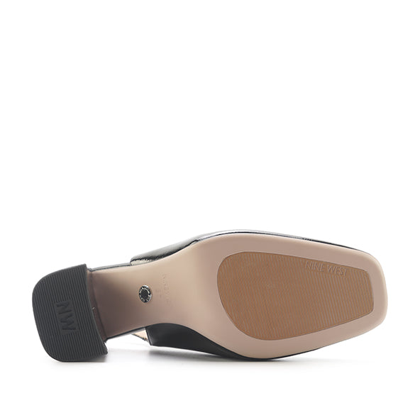 Elea Black