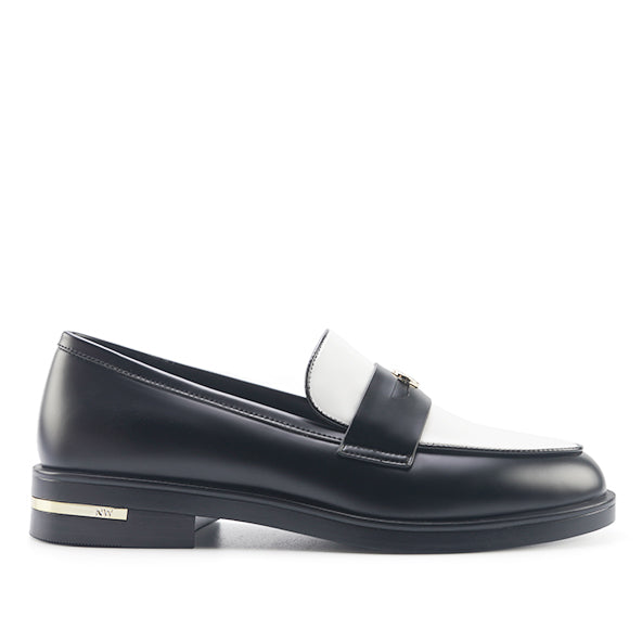 Tubiya Black & White